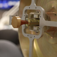 Dual-axis broadband feed