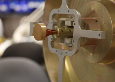 Duall-Axis-Broadband-Feed Dual-axis broadband feed