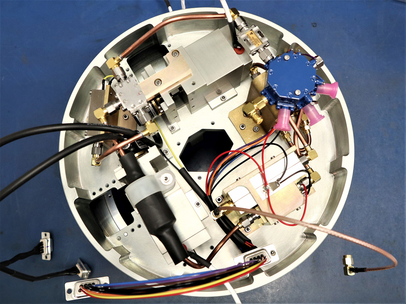 Full-Up I-Band Monopulse Tracking Antenna